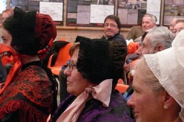 donne in costume tipico