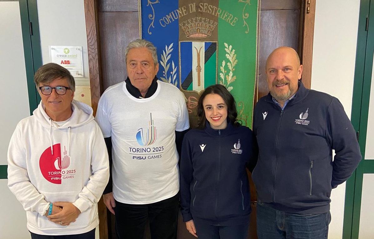 Il Sindaco di Sestriere, Gianni Poncet, che accoglie Vito Gioia, Direttore delle Relazioni Istituzionali, ed i suoi collaboratori, Roberto Outerigno, Head Of Protocol, e Anna Violino, assistente relazioni istituzionali.