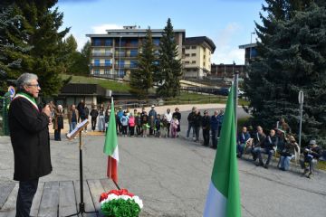 Sestriere: gli alunni delle scuole del Colle ospiti speciali di Monumento alla Resistenza